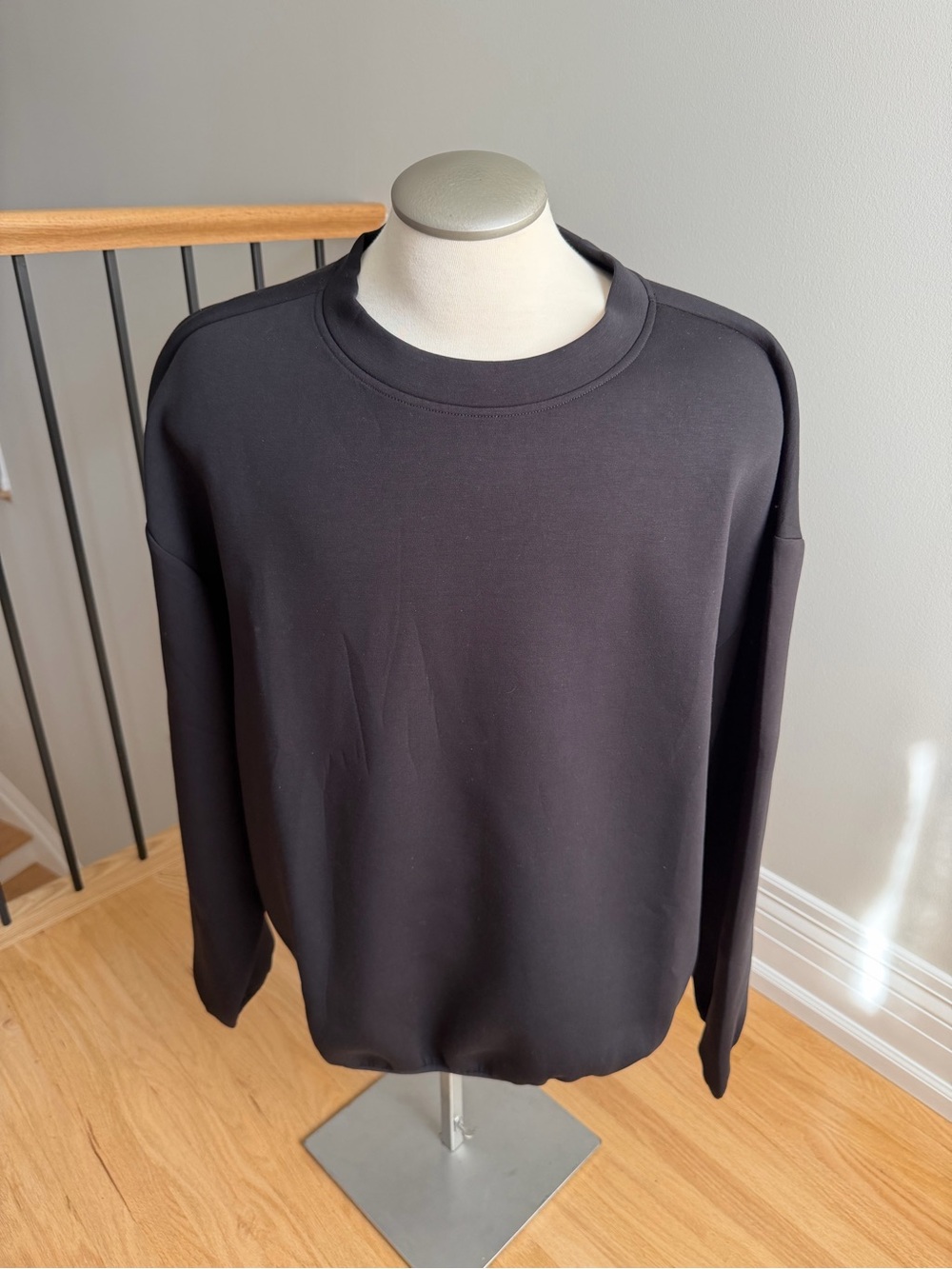Old Navy Men's Black Bounce Fleece Crewneck Sweater